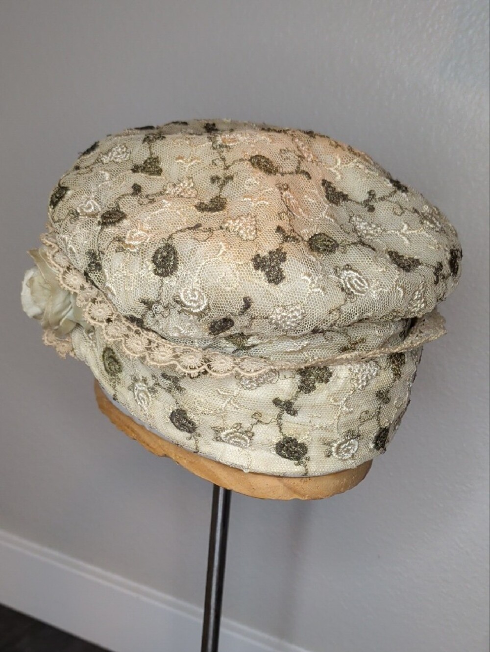 Antique 1920s Lace Boudoir Cap Ivory & Olive Green Floral Rose Accent 20-21" - Picture 8 of 11